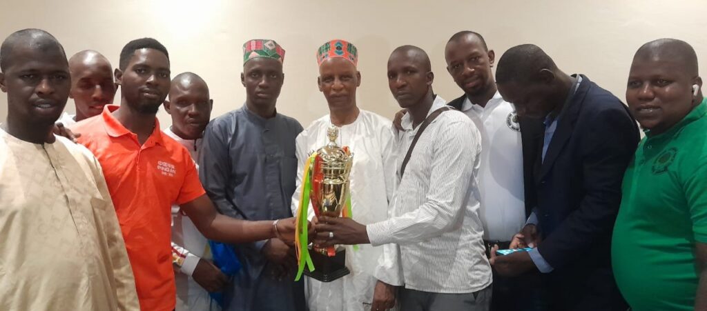 abddd-1024x451 Conakry : les ressortissants de Porédaka présentent leur trophée au président de la jeunesse de Mamou