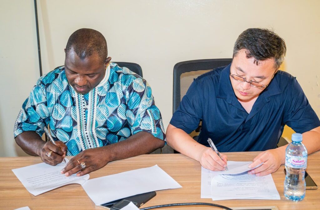 dgz-1024x673 Conakry : signature d’un contrat pour la construction d’une usine de fabrication de maisons à Dream City