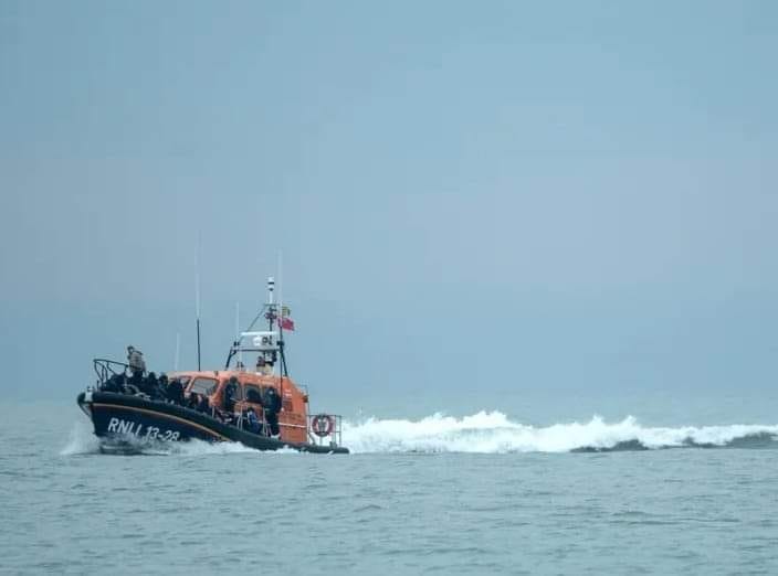 naufragee Chavirement d’une pirogue au large des côtes espagnoles : 9 morts, 50 disparus, 27 rescapés...