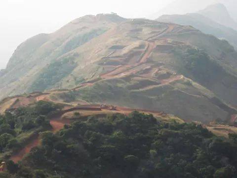 simandou Simandou entre en scène : la Guinée expédie ses premières tonnes de fer vers la Chine