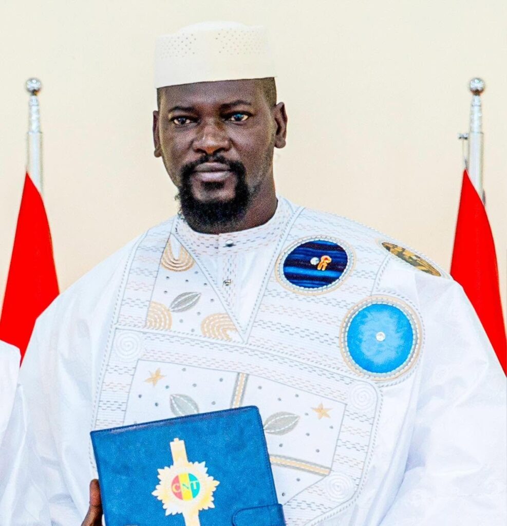 Doumbc-987x1024 Guinée : la nouvelle Constitution officiellement promulguée