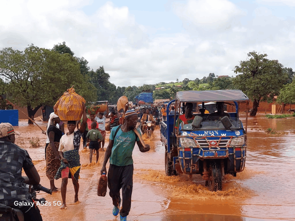 image-34-1024x768 Intempéries : la ville de Siguiri frappée par d’importantes inondations