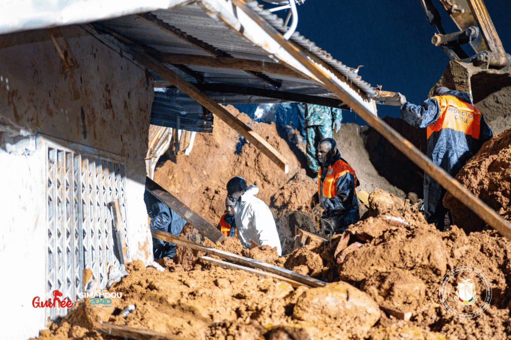 image-56-1024x682 Glissement de terrain à Friguiadi (Coyah) : au moins 4 corps sortis des décombres
