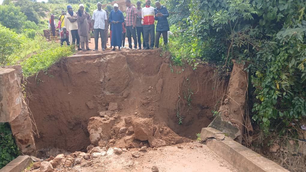route-labe-ville Labé : Plusieurs axes routiers coupés suite à une forte pluie