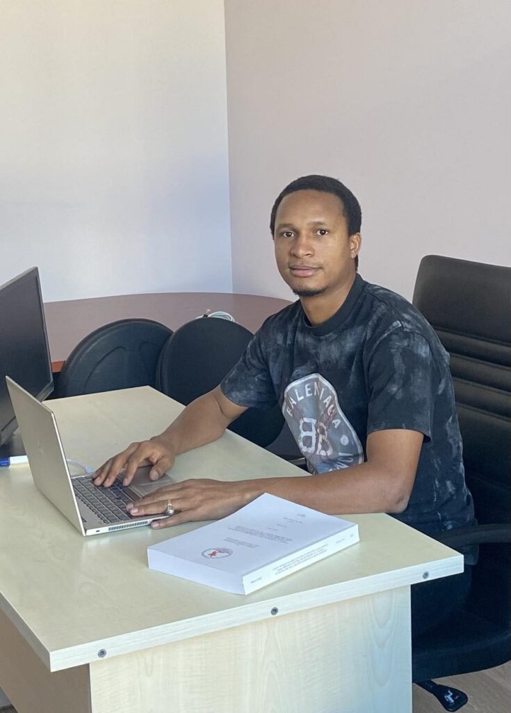 aliou-735x1024 L’Etat doit permettre aux bailleurs de fonds guinéens d’investir directement dans le secteur énergétique (Opinion)