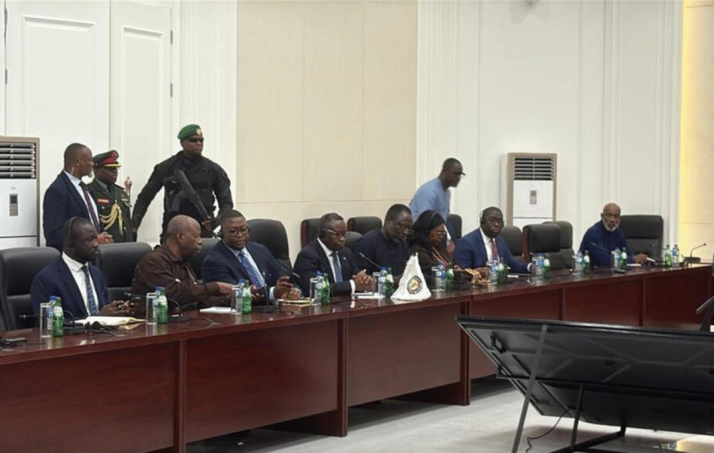 image-5-1024x650 Rencontre à Bissau entre la junte et la CEDEAO, le Nigeria accorde l'asile à l'opposant Dias