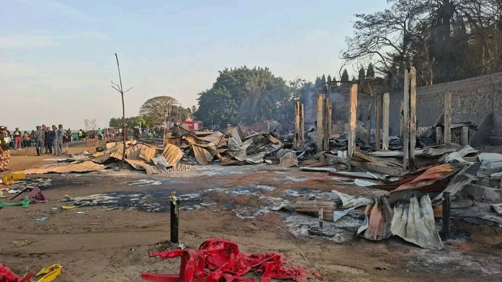 image-12-1024x576 Incendie à la plage de Rogbané (Conakry) : un mort et d’énormes dégâts matériels