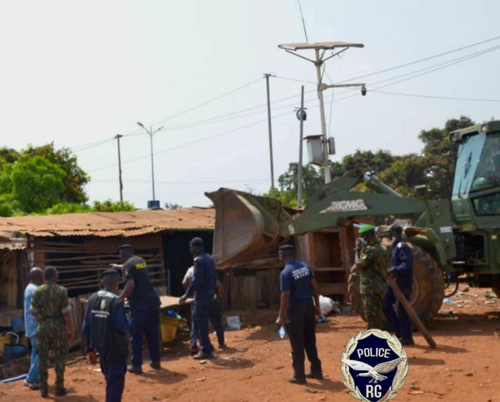 image-69-1024x824 Déguerpissement à Conakry : la machine entre en action au marché d’ENTAG