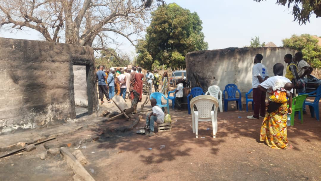 image-10-1024x576 Dabola : trois habitations ravagées par un incendie à Kambaya