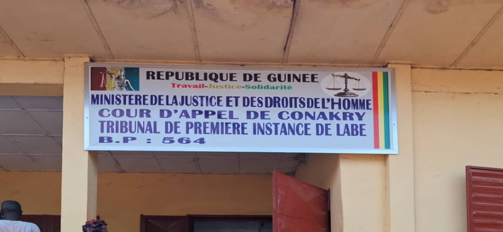 image-34-1024x473 Labé : les locaux du tribunal envahis par un groupe d’élèves