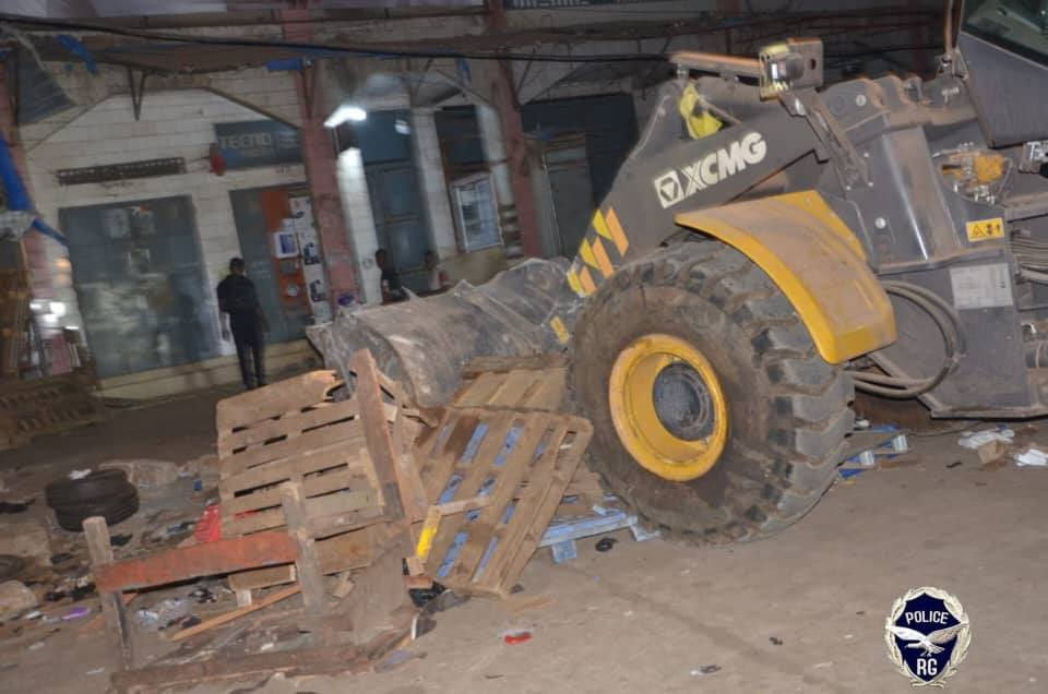 image-139 Déguerpissement musclé à Madina (Conakry) : la police passe à l’action de nuit