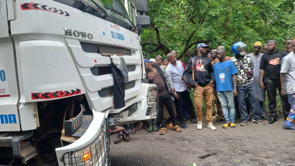 image-76-1024x576 Faranah : un accident de la route coûte la vie à 2 personnes près de Banian