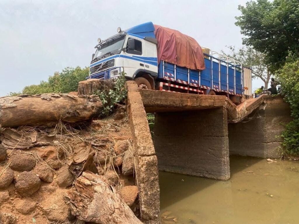 pont-1-1024x768 Mandiana : le pont de Koléni cède, inquiétude des usagers