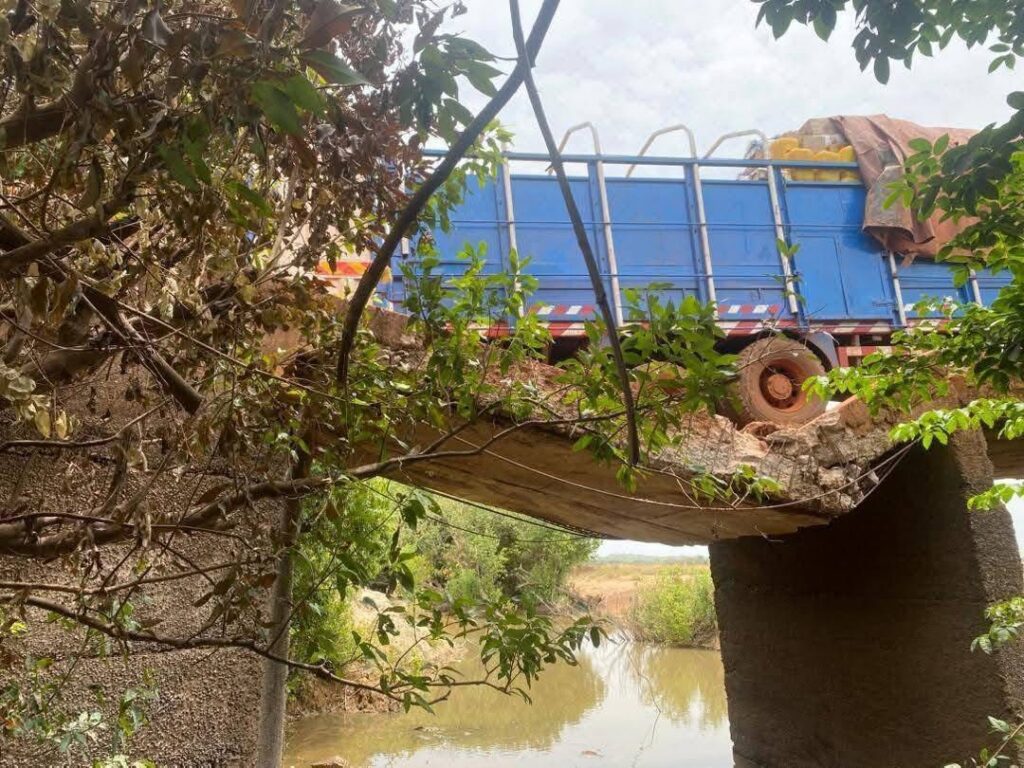 pont3-1024x768 Mandiana : le pont de Koléni cède, inquiétude des usagers