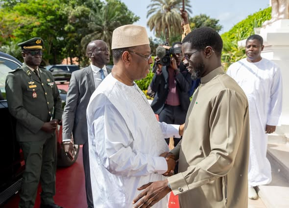 image-61 Sénégal : l’ex-président Sall, en campagne pour l’ONU, reçu par le président Diomaye Faye à Dakar