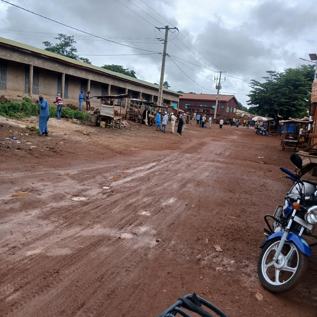 image-127 Porédaka (Mamou) : le marché au cœur d’une mobilisation citoyenne pour la salubrité